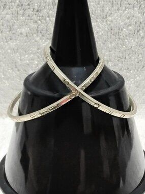 3/$25 Pair of 8" Beautiful Metal Ring Bracelets Quality Costume Jewelry!!